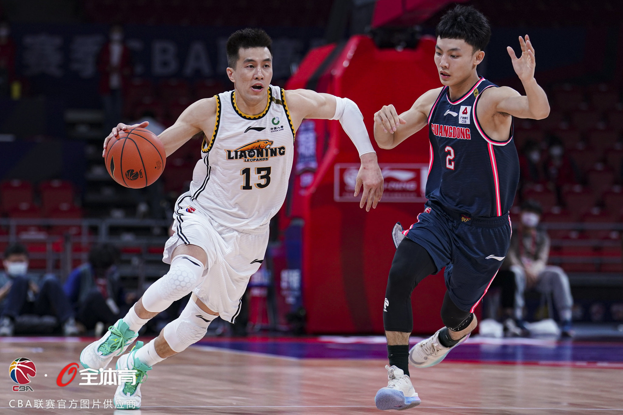 ayxsport-包含里程碑夜!夏洛特黄蜂调整名单,CBA季后赛赛后刷纪录,震撼外界,阵容厚度经受考验的词条