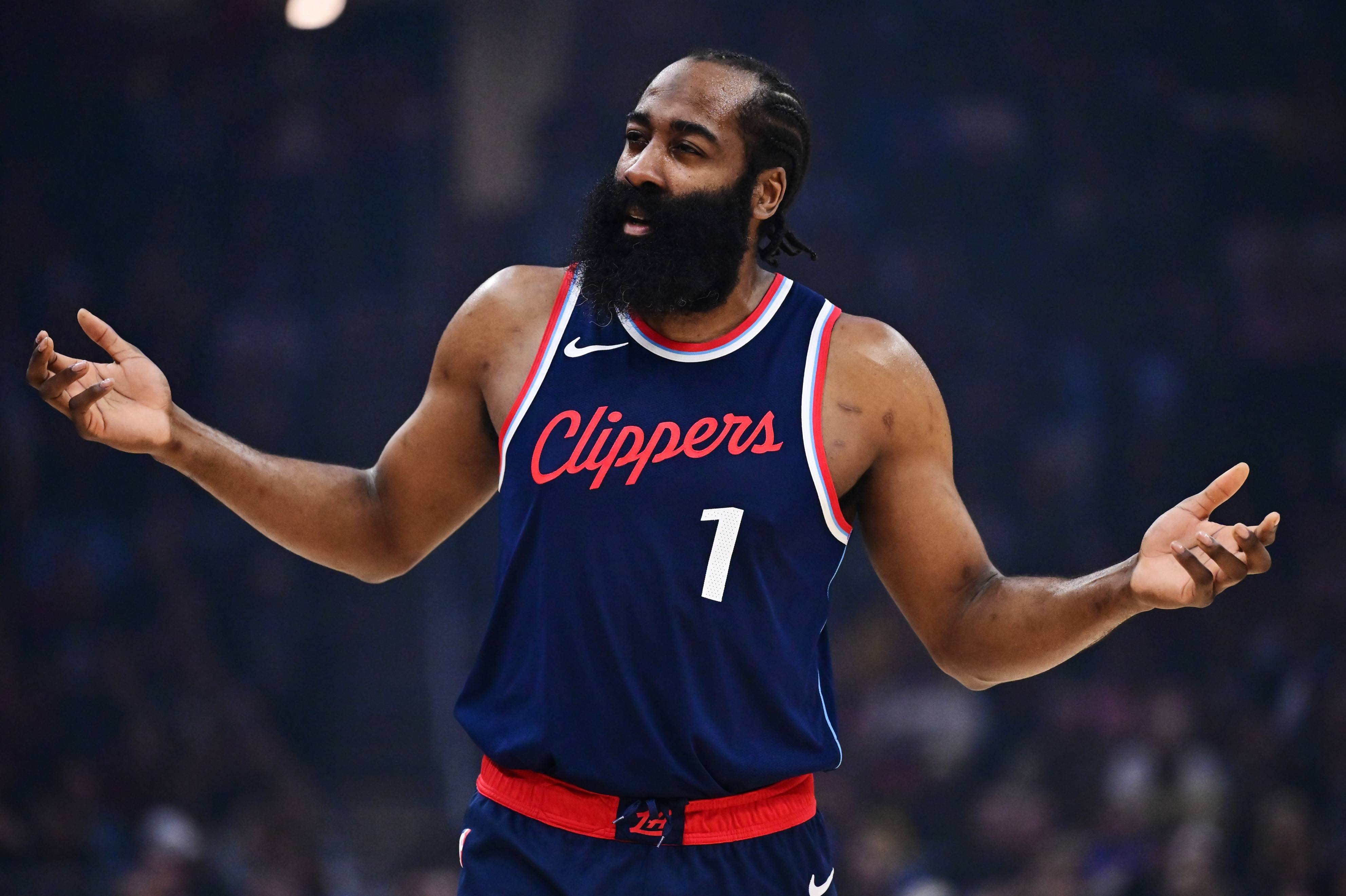 爱游戏APP-包含今夜里尔备战NBA季后赛,强势反弹细节曝光,引发热议,年轻球员得到机会的词条