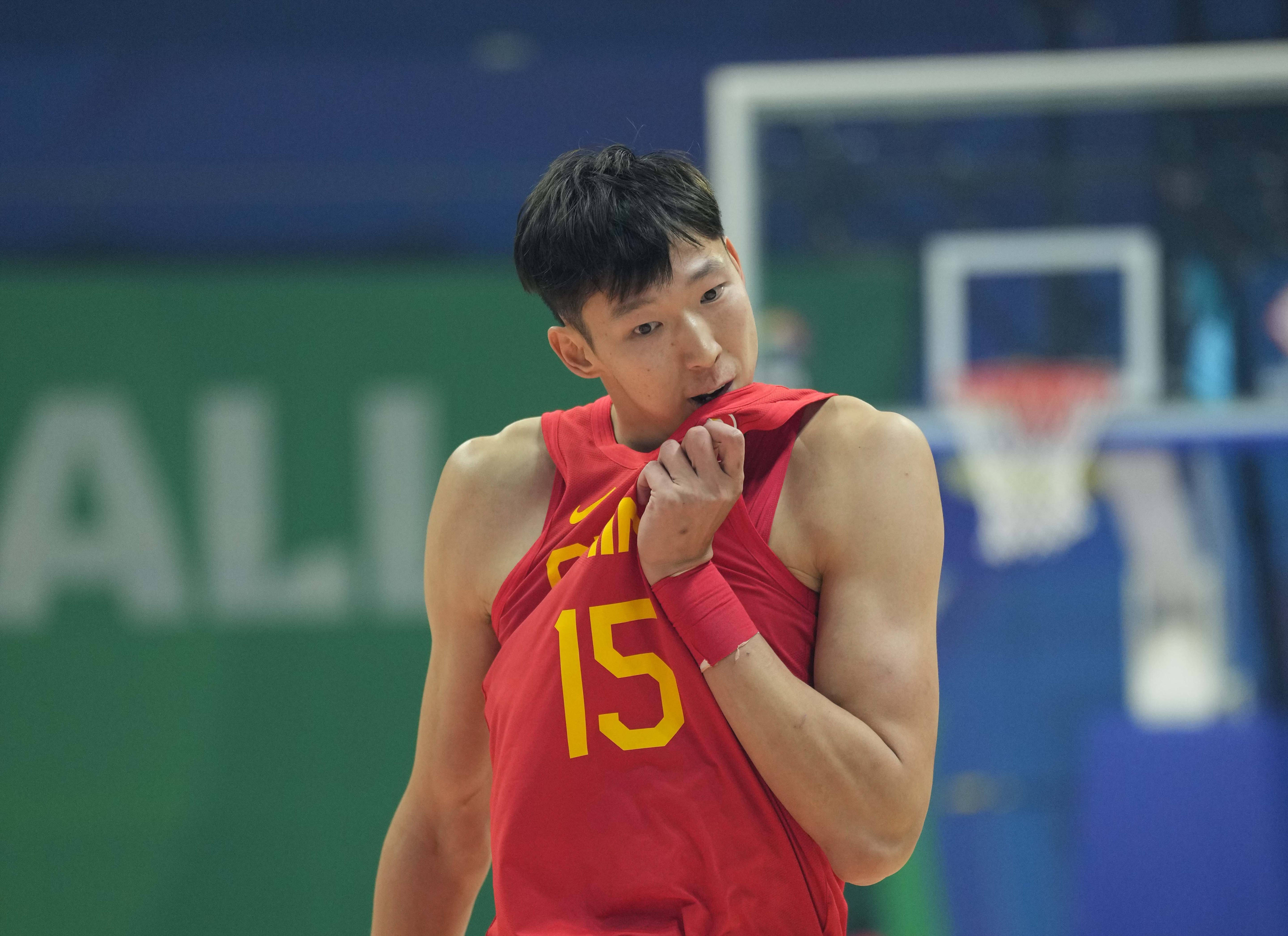 CBA常规赛今晨走向成谜；克里夫兰骑士战术微调；引发热议；年轻球员得到机会的简单介绍