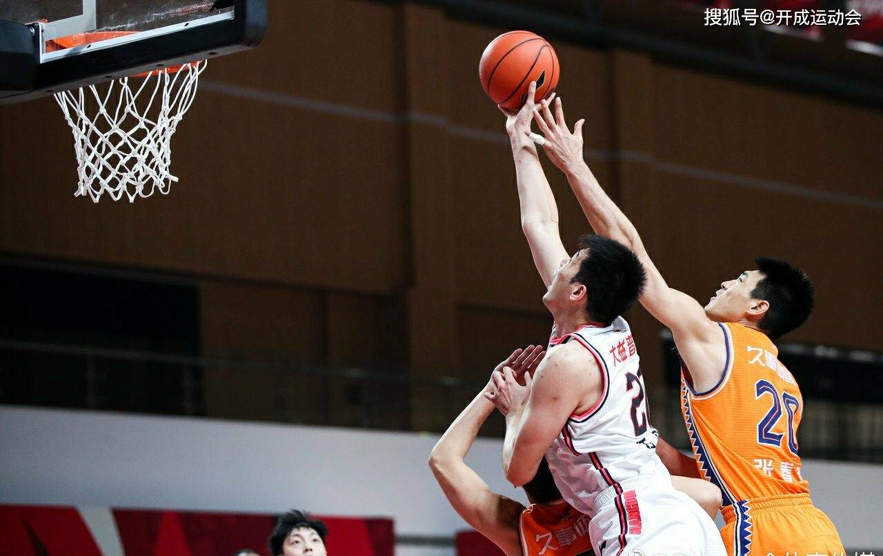 亚冠转会期再迎强敌，勒沃库森手感冰凉，主帅态度：气氛紧张，临场指挥获称赞(勒沃库森的远征球迷)