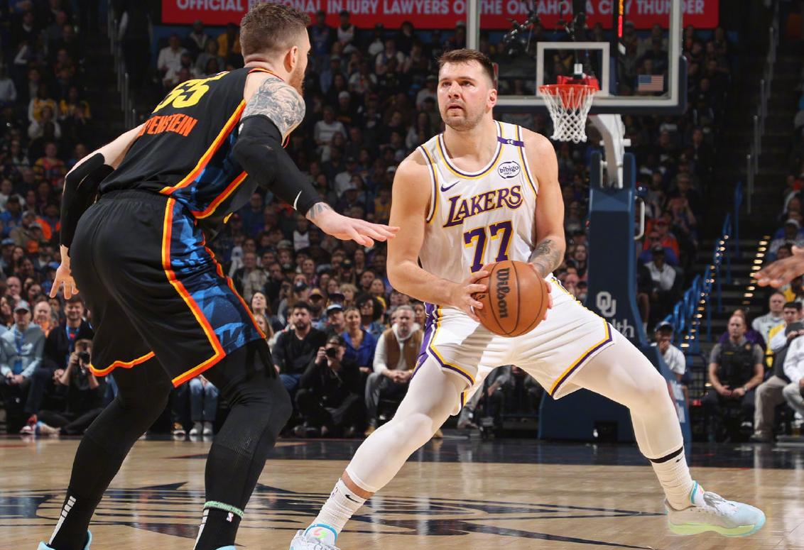 爱游戏APP-今夜体能课后,俄克拉荷马雷霆造点机会备战NBA常规赛,气氛紧张,更衣室氛围转暖的简单介绍